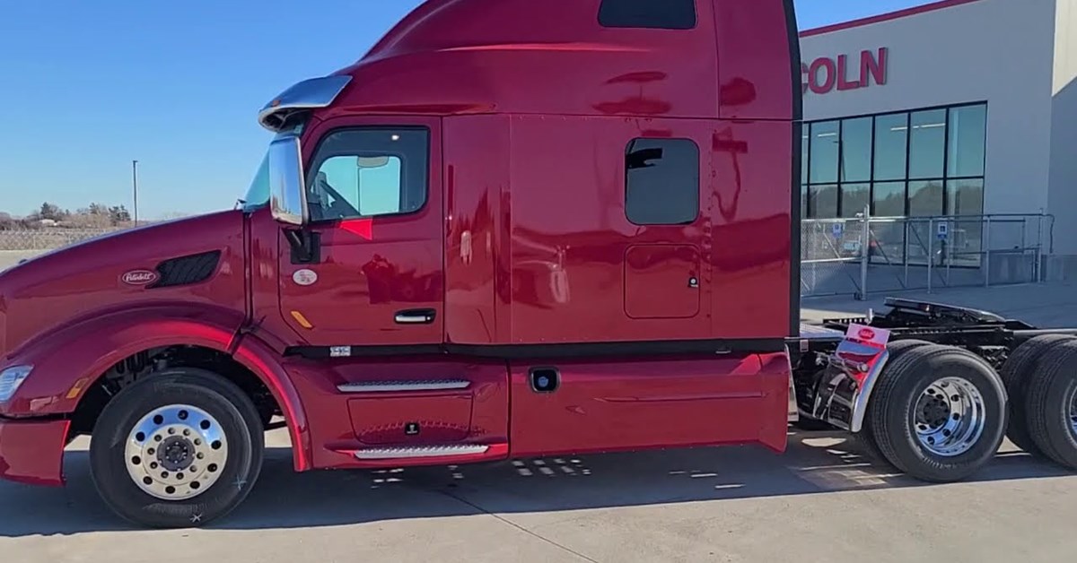 Peterbilt Service Truck Models, How They Work, And What Features To Look For